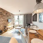 Loft Apartment *