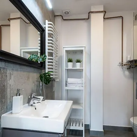 Loft Apartment *